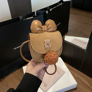 Simpatica Borsa a Tracolla per Bambine Con Orso Cartone Animato Mini Borsa a Spalla Con Fiocco e Pompon Accessori Moda Quotidiani