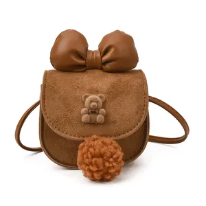 Borsa a tracolla marrone per bambine con fiocco grande, motivo orsetto e pompon morbido