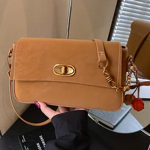 Mode PU Leder Umhängetasche Für Damen Retro Quadratische Schultertasche Mit Nahtdetails Und Metall Drehverschluss Täglich Pendler Handtasche