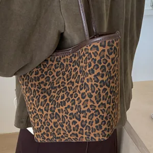 Fashionable leopard print bucket bag with brown leather handles for women commuting