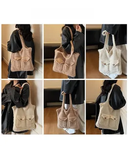 Sac fourre-tout en tricot avec doubles poches en kaki et blanc crème pour le quotidien