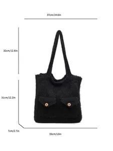 Détails du sac cabas en tricot noir avec boutons en bois et dimensions précises