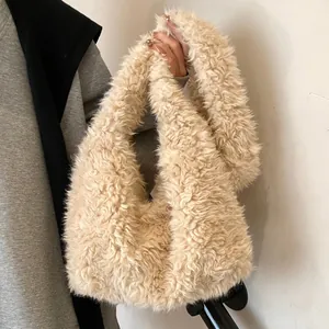 Elegante borsa tote in peluche beige con morbida ecopelliccia e design coreano minimalista