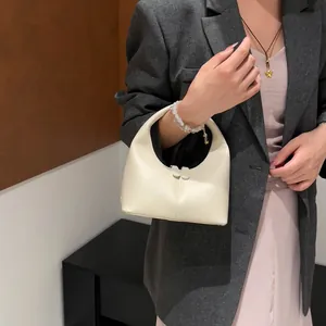 Elegante bolso de mano mini de media luna blanco crema para mujer con diseño hobo moderno