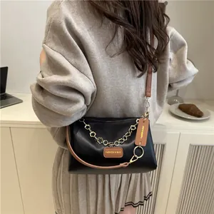 Sac bandoulière tendance noir et marron avec élégante chaîne dorée en forme de pétale