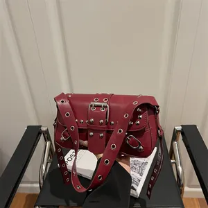 Punk Klinknagel Schoudertas Vrouwen Vintage Y2K PU Leer Okseltas Metalen Oogjes Gesp Mode Woon-werkverkeer Tas