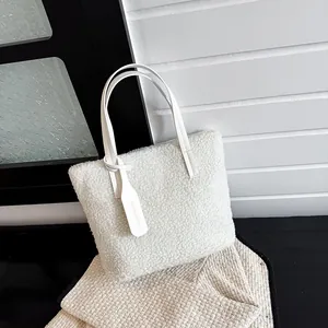 Borsa Tote in Peluche Ecopelliccia da Donna Casual a Secchiello Con Manico in Similpelle Tinta Unita per Autunno Inverno