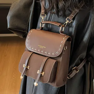 Vintage dunkelbrauner Lederrucksack mit Kontrastnähten und goldfarbenen Metallteilen