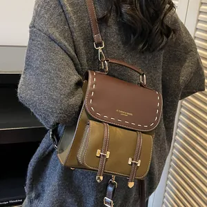 Retro-Mini-Rucksack aus olivegrünem Leder mit Kontrastfarben und handgefertigten Nähten