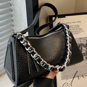 Nischen Design Dreieckige Kissen Tasche Für Damen Koreanischen Stil PU Leder Litschikorn Achseltasche Silber Kette Umhängetasche