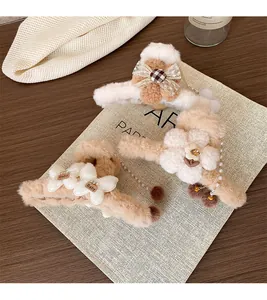 Détails de grandes pinces à cheveux en peluche avec nœuds en dentelle et perles