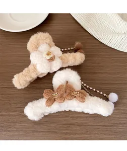 Détails de pinces à cheveux en peluche avec ours, fleurs et pampilles de perles