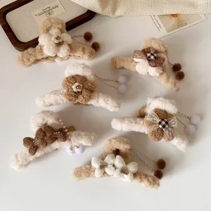 Pinces à cheveux en peluche avec papillons, fleurs et pompons aux tons terreux pour femme