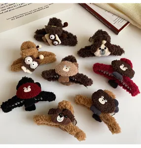 Détails de pinces à cheveux en peluche avec motifs d'ours mignons et texture douce en fourrure