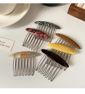 Set di cinque pettini per capelli in acetato con denti in metallo in vari motivi eleganti