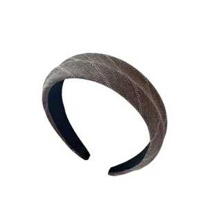 Serre-tête large rembourré à chevrons classique pour femme en tissu taupe