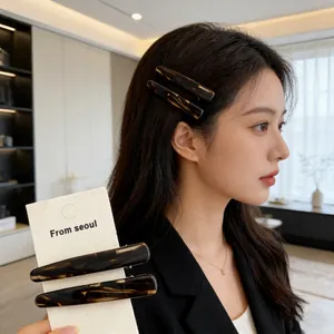 Lot de deux barrettes à cheveux en acétate écaille de tortue au style rétro minimaliste