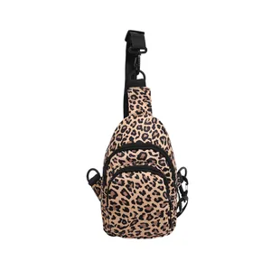 Bolso de pecho estilo japonés con estampado de leopardo y tres bolsillos con cremallera