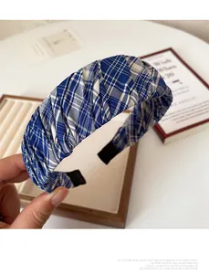 Detail of blue and white checkered pleated headband with fabric texture and elegant finish