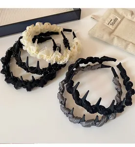 Detail of multi-material headbands with non-slip teeth and elegant lace texture