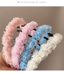 Détail de serre-têtes en organza plissé avec dents antidérapantes en quatre couleurs pastel