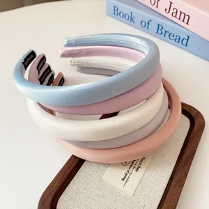 Lot de cinq serre-têtes en satin satiné aux couleurs pastel avec étiquettes faites main
