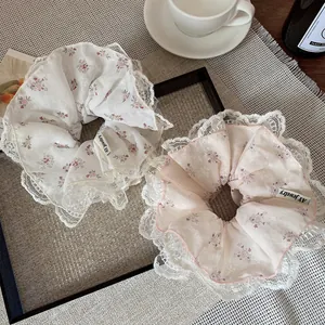 Coleteros de flores con borde de encaje en crema y rosa, set de dos accesorios de pelo