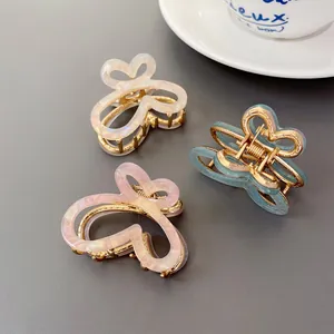 Trois pinces à cheveux papillon en acétate dégradé rose perle et bleu avec griffes dorées