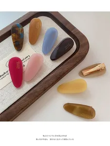 Détails de barrettes à cheveux colorées en acétate avec inscription dorée fait main