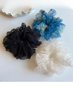 Lot de 3 chouchous en organza bleu, noir et crème avec texture à pois élégante