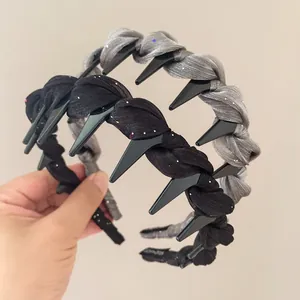 Serre-tête tressé ondulé élégant avec dents antidérapantes en noir et gris
