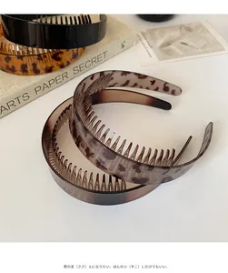 Detail shot of non-slip leopard hairbands with inner teeth for secure grip