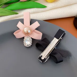 Elegantes Haarspangen-Set mit Perlen, Satinschleifen und Strasssteinen für Damen