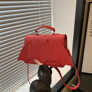Sac Bandoulière Gothique Ailes de Chauve-souris pour Femmes Halloween Cuir PU Petit Sac Carré avec Bandoulière Réglable Sac de Fête