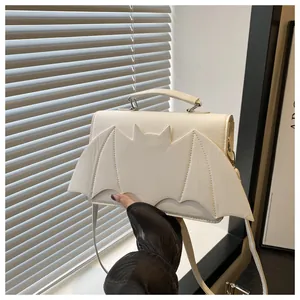 Borsa a mano bianca stile gotico con ali di pipistrello e tracolla regolabile