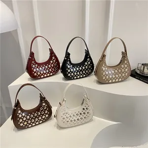 Borsa Hobo Donna Pelle PU Mezzaluna Rivetti Metallo Sottobraccio Borsa a Spalla Stile Punk Per Pendolarismo Quotidiano Festa Donna