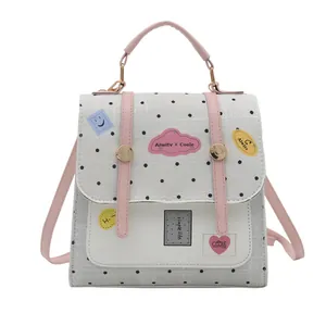 Kleiner multifunktionaler Rucksack in Weiß und Rosa mit Punkten und bunten Cartoon-Prints