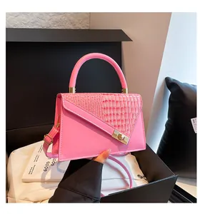 Roze crossbodytas van imitatieleer met krokodillenstructuur flap en gouden metalen slot