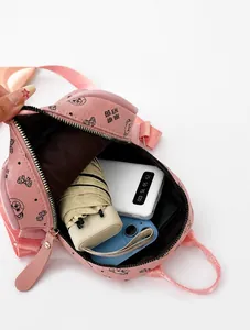 Aperçu de la capacité du sac à dos rose avec rangement intérieur pour accessoires