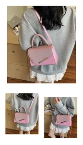 Détail du sac à main en cuir rose avec rabat pailleté et garniture en métal doré