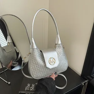 Sac à main argenté texture tressée avec logo M en métal et bandoulière amovible