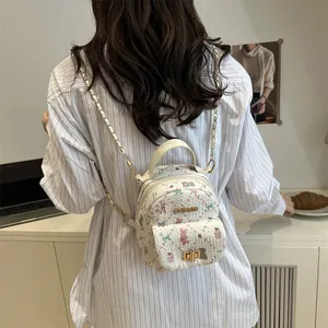 Mini mochila convertible con estampados florales y de osos con cadena dorada mujer