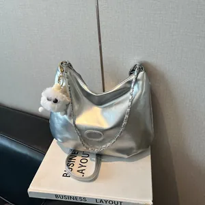 Trendy Glossy PU Leather Large Capacity Tote Bag For Women Versatile Crossbody Bag With Metallic Chain And Plush Charm