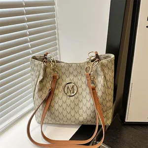 Sac Fourre-tout Mode pour Femmes Monogramme Lettre M Vintage en Cuir PU Grande Capacité Sac à Bandoulière Avec Chaîne