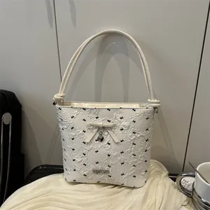 Borsa Sottobraccio Goffrata Moda Donna Con Fiocco Dolce Ciondolo a Cuore Borsa a Spalla in Pelle PU per Pendolari