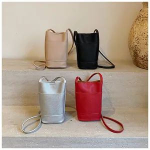 Détails de quatre couleurs de mini sacs à bandoulière pour téléphone en cuir grainé