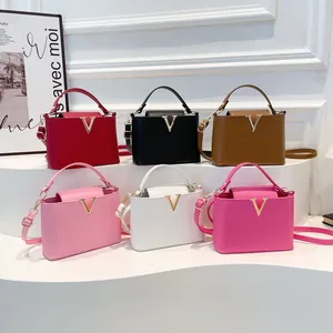 Sacs seaux à logo V en plusieurs couleurs avec poignée supérieure et bandoulière
