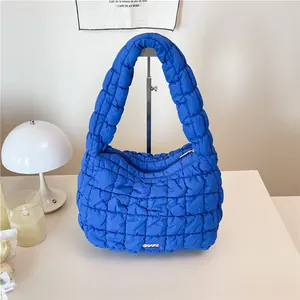Sac à Épaule Matelassé Chic en Coton pour Femmes Surpiqûres Minimalistes Sac Bandoulière Rembourré Sac à Main Nuage Décontracté Quotidien