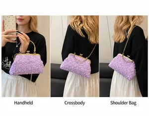 Drei Ansichten der fliederfarbenen Blumentasche als Handtasche und Schultertasche