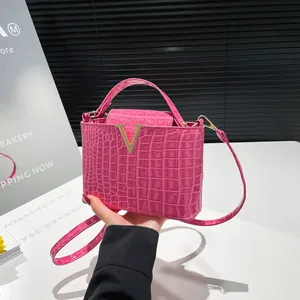 Women Crocodile Pattern V Logo Handbag PU Leather Shoulder Crossbody Bag Large Capacity Flap Tote Bag Elegant Fashion Commuter Purse